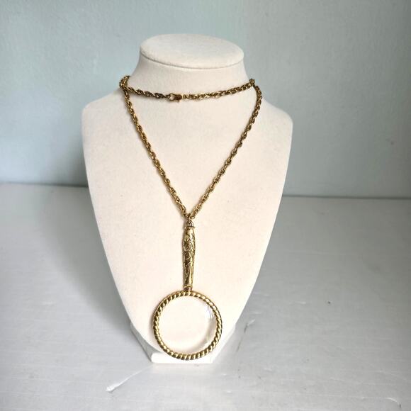 Magnifier Pendant Necklace Gold Tone Floral Rope Readers Knitters Crafters READ - Picture 1 of 8
